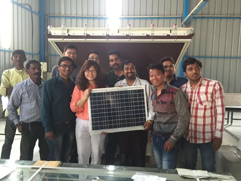 Fábrica de paneles solares en Gujarat: Línea de producción de 30MW puesta en marcha en 2015