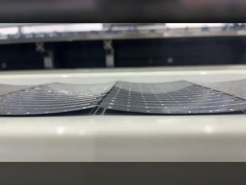 Неліктен BC күн батареясының ұяшық тізбектері қайық сияқты майысады?